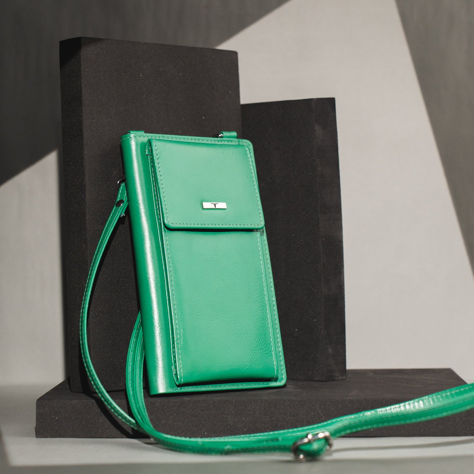 IndiFash Ruby Leather Sling Wallet for Women - Sea Green