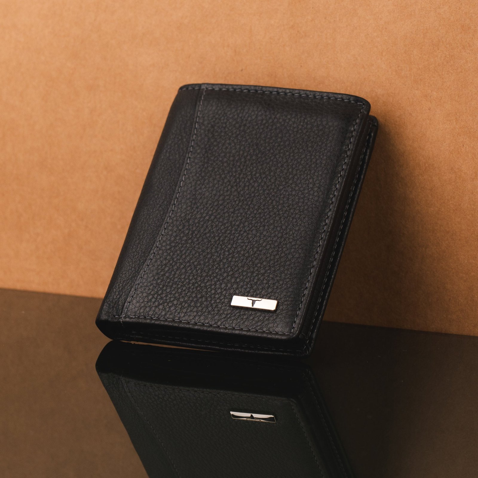 IndiFash Orlando Leather Wallet for Men - Black