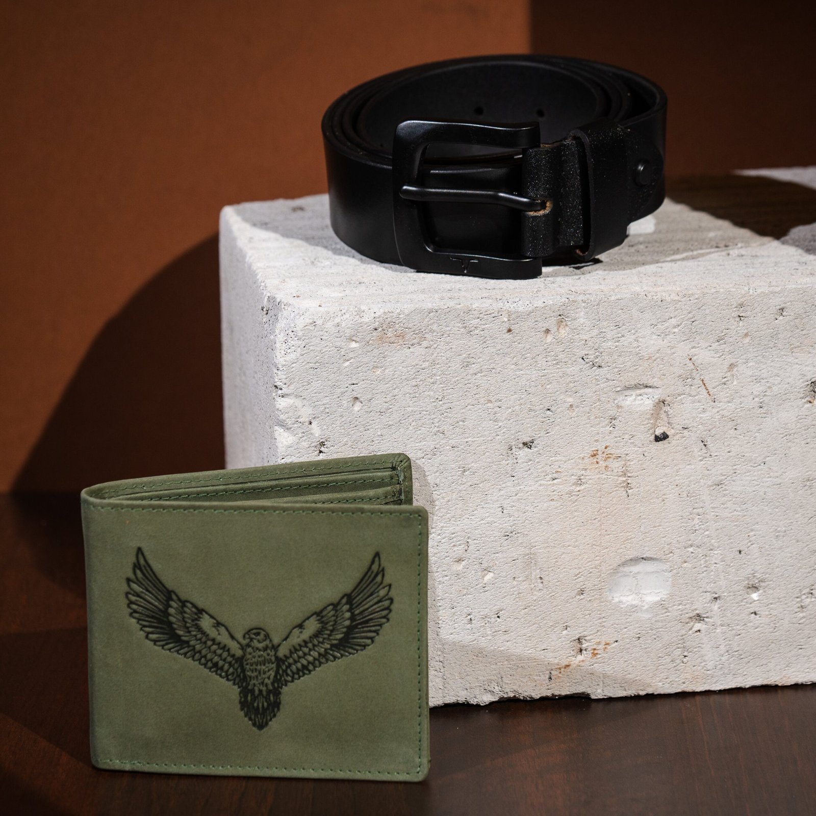 IndiFash Zeke Leather Wallet & Casual Leather Belt Combo Gift Set for Men - Vintage Green/Black - Detail